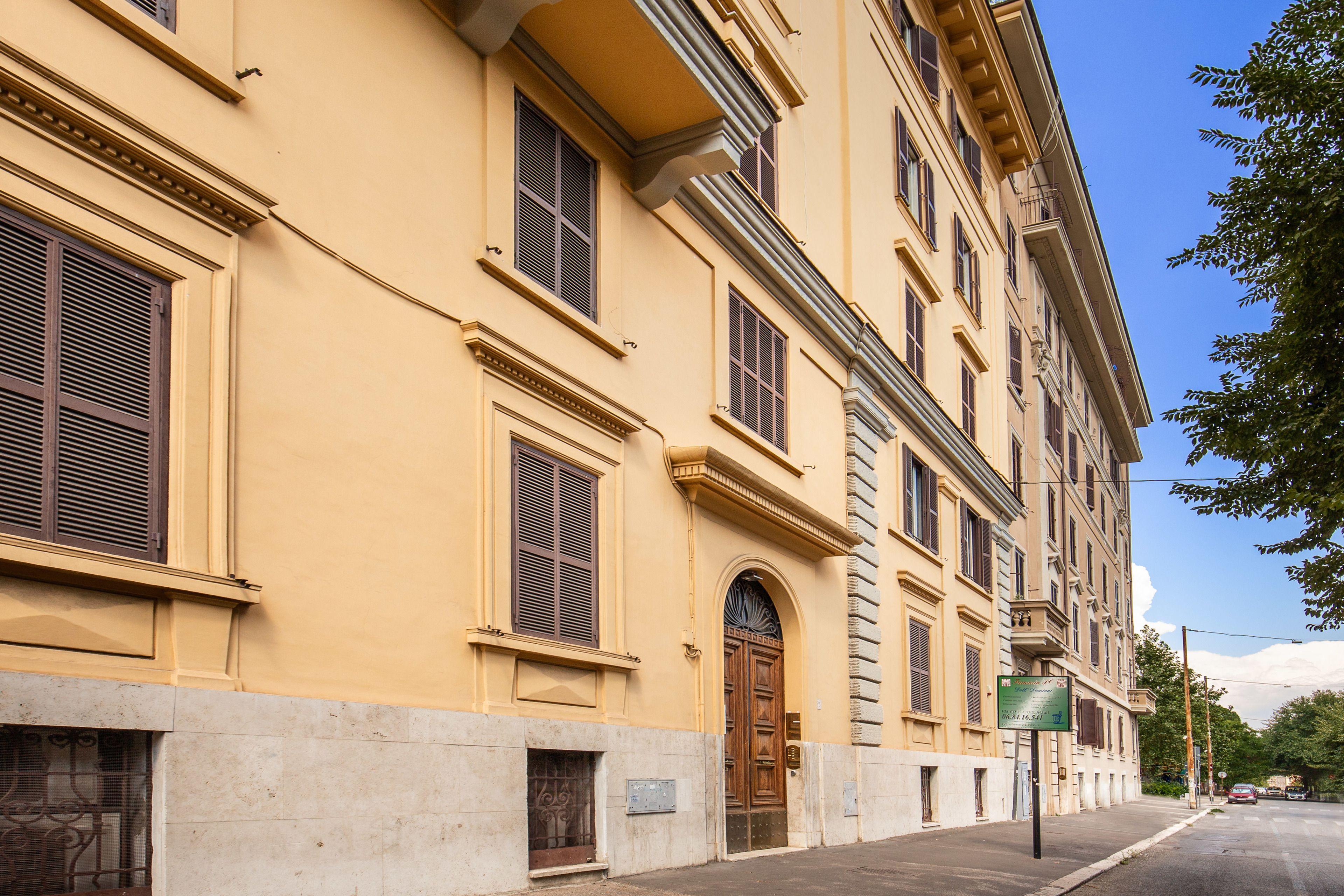Suite Castrense, Rome